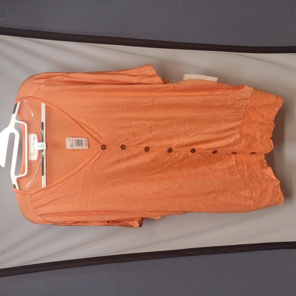 Light orange stretchy top